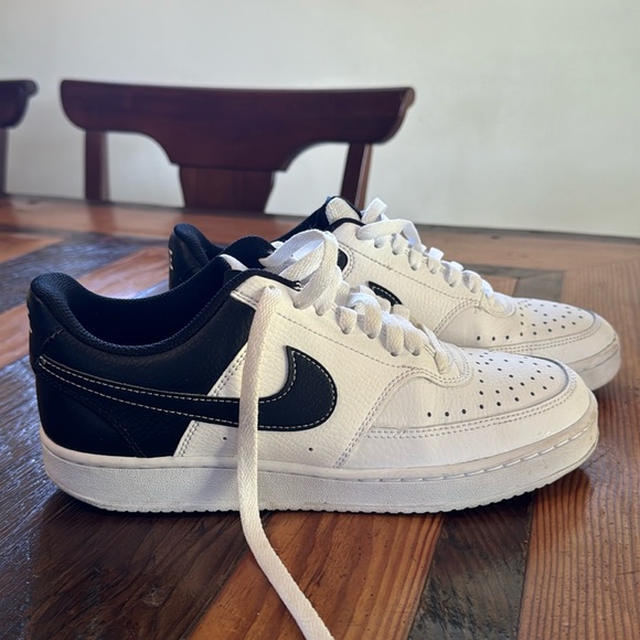Shoes - White Nike tennis shoes